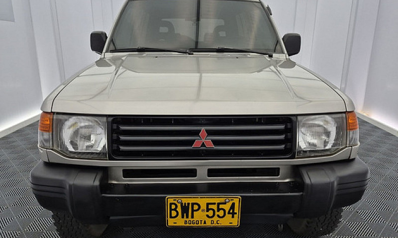 Mitsubishi Montero 2...