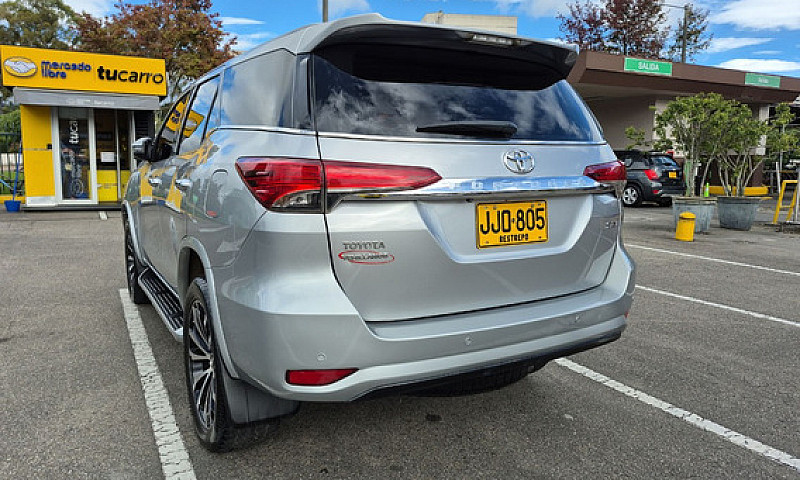 Toyota Fortuner 2.8L...