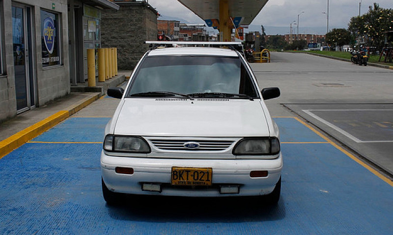Ford Festiva Avila...