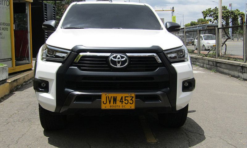 Toyota Hilux 2.8 Adv...