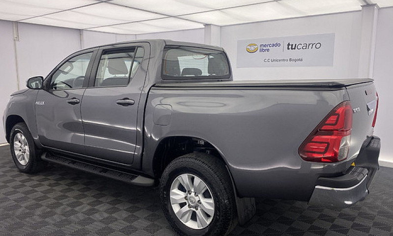 Toyota Hilux 2.4L...