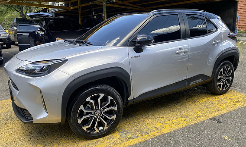Toyota Yaris Cross 1...