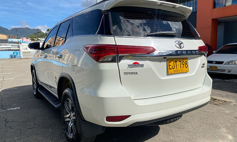 Toyota Fortuner Srv ...