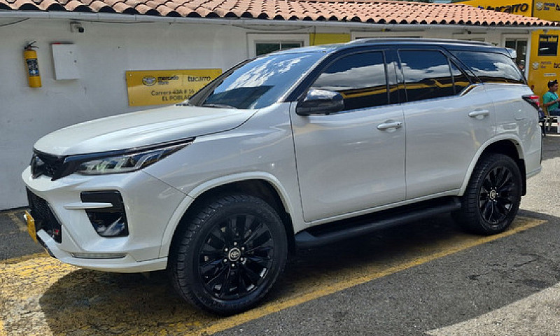Toyota Fortuner 2.8 ...