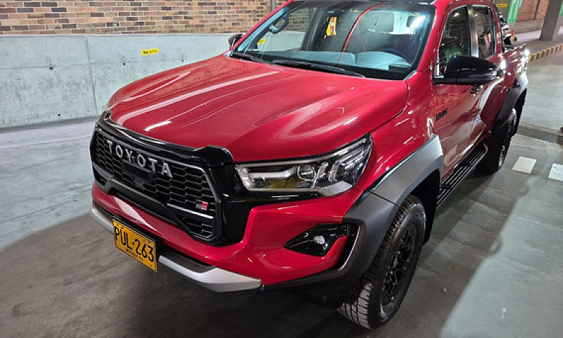 Toyota Hilux 2.8 Gr-...