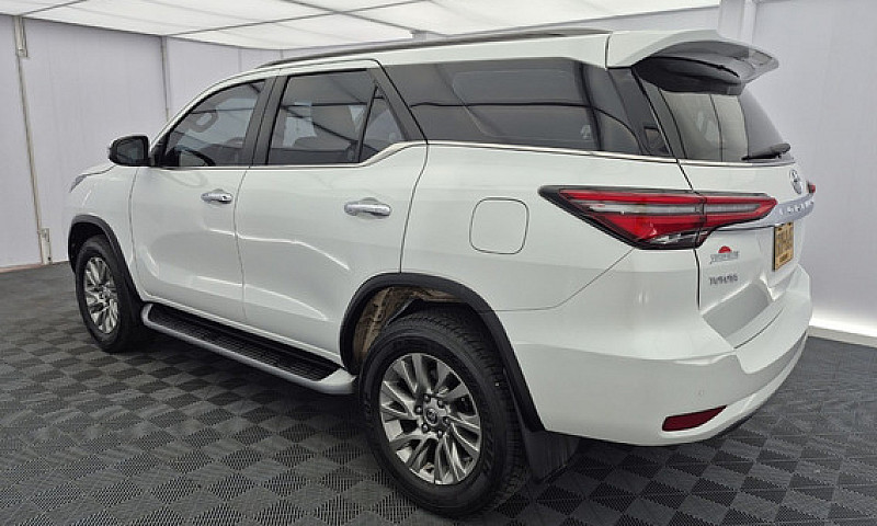 Toyota Fortuner 2.7L...