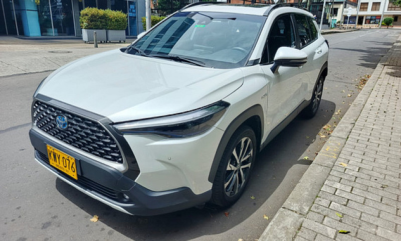 Toyota Corolla Cross...