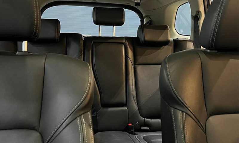  Mitsubishi Outlande...