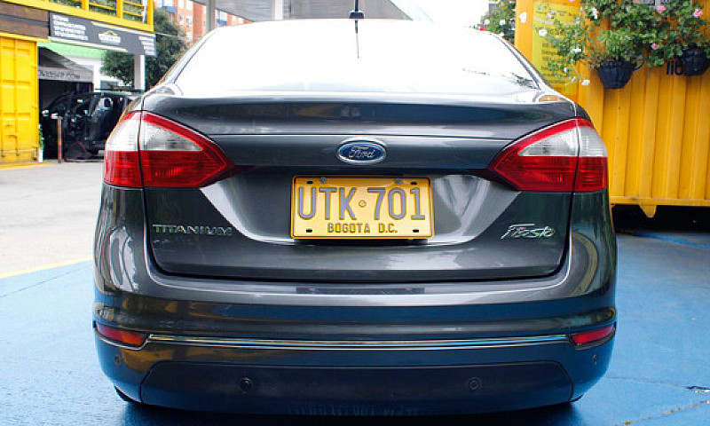 Ford Fiesta 1.6 Tita...