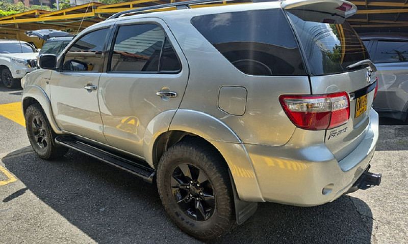 Toyota Fortuner 3.0 ...