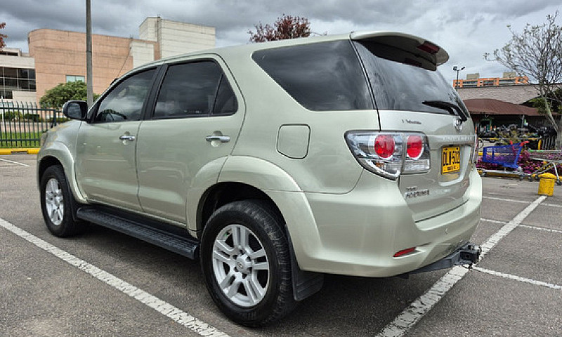 Toyota Fortuner 2.7L...