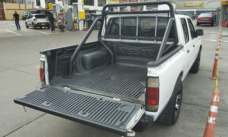 Nissan Np300 Frontie...