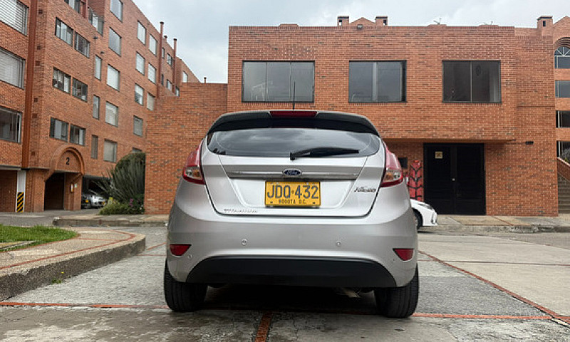 Ford Fiesta 1.6 Tita...