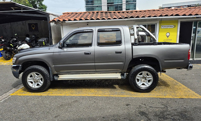 Toyota Hilux 2.4 Ex ...