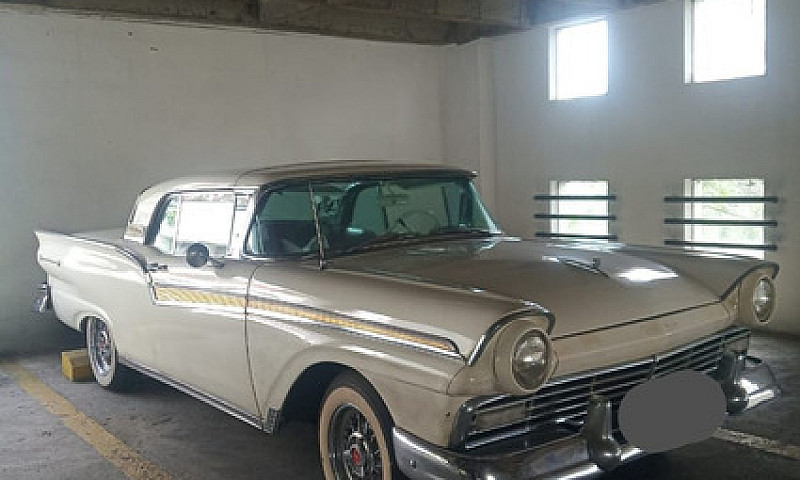 Ford 57 Fairlane 500...