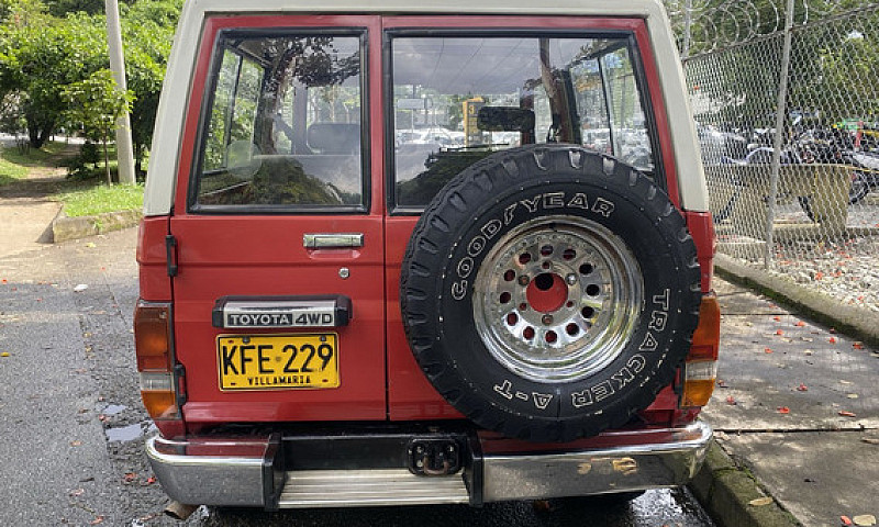 Toyota Land Cruiser ...