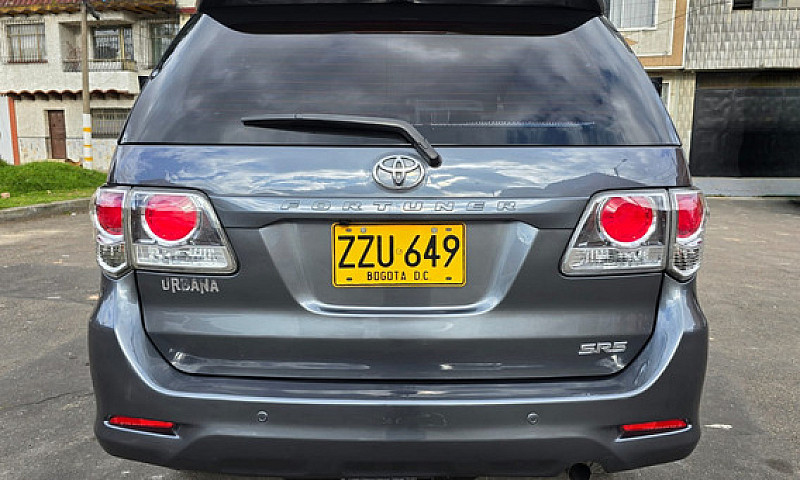 Toyota Fortuner 2.7L...
