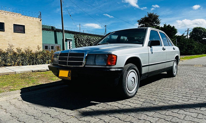 Mercedes-Benz 190 E ...