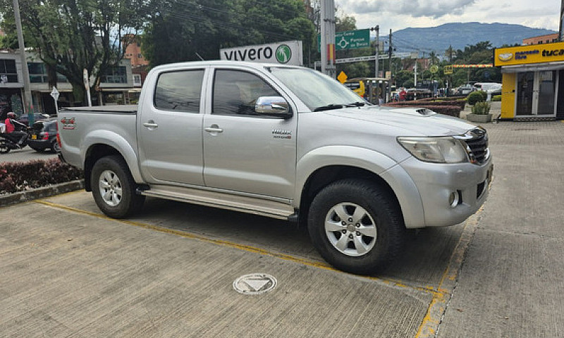 Toyota Hilux 3.0 Srv...