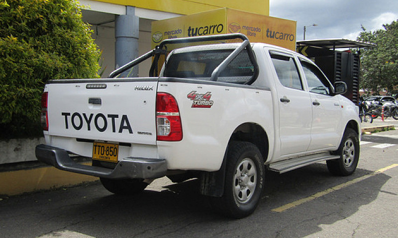 Toyota Hilux 2.5 4X4...