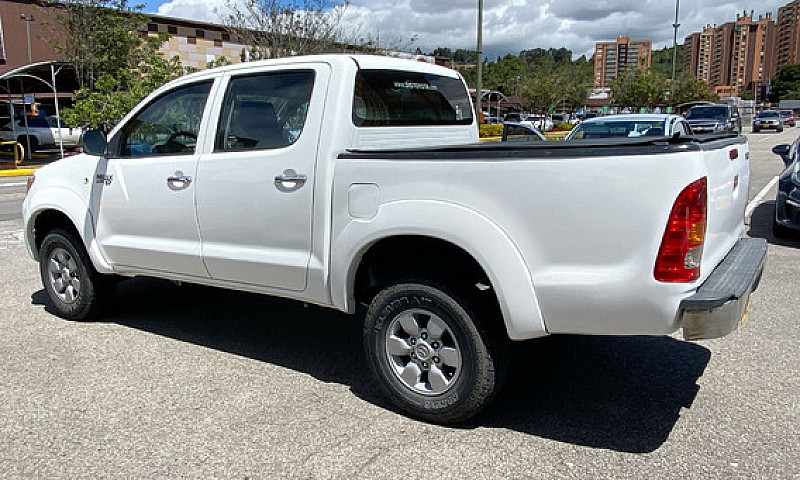 Toyota Hilux 2.7 4X4...