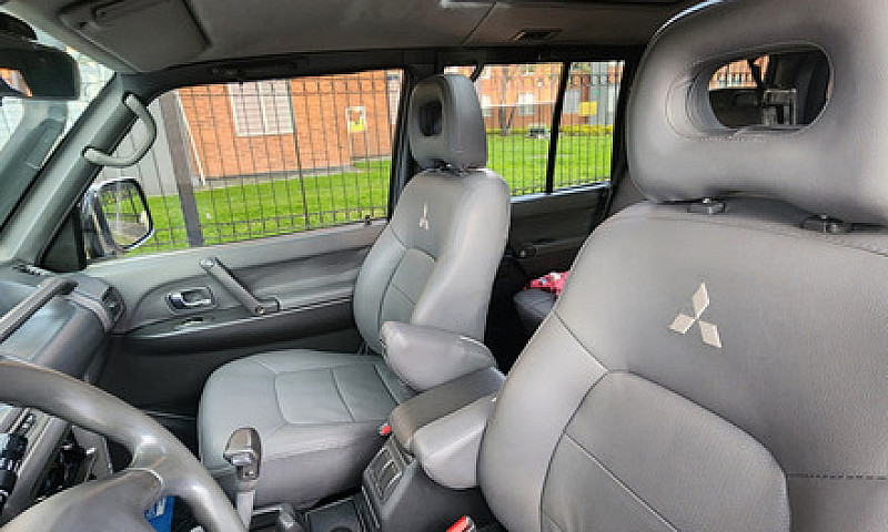 Mitsubishi Montero 3...