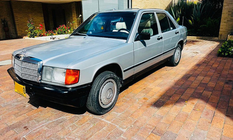 Mercedes-Benz 190 E ...