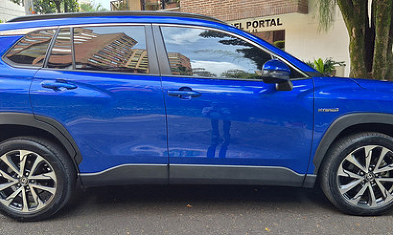Toyota Corolla Cross...
