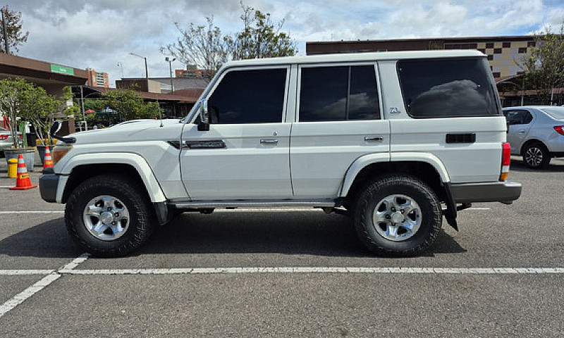 Toyota Land Cruiser ...