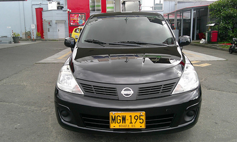 Nissan Tiida 1.8 Vis...