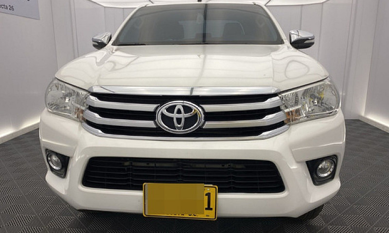 Toyota Hilux 2.8L...