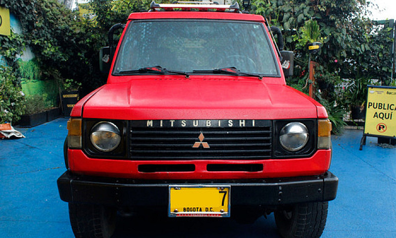 Mitsubishi Montero M...