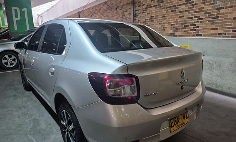 Renault Logan 1.6 At...