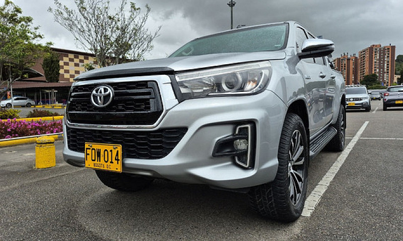 Toyota Hilux 2.8L...