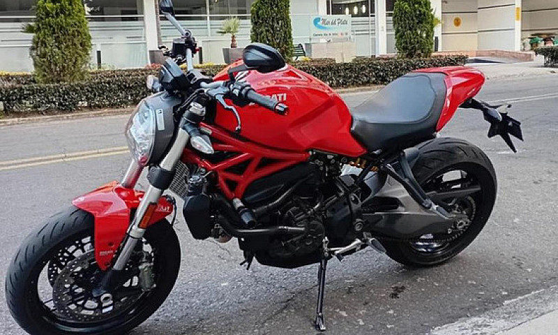 Ducati Monster 821 2...