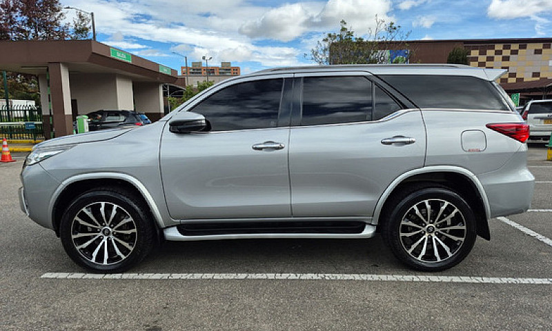Toyota Fortuner 2.8L...