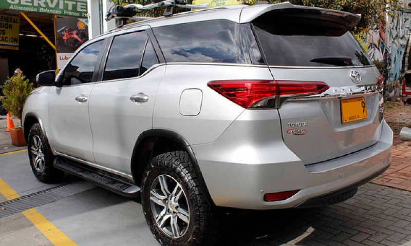 Toyota Fortuner Srv ...