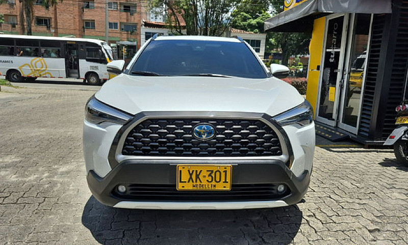 Toyota Corolla Cross...