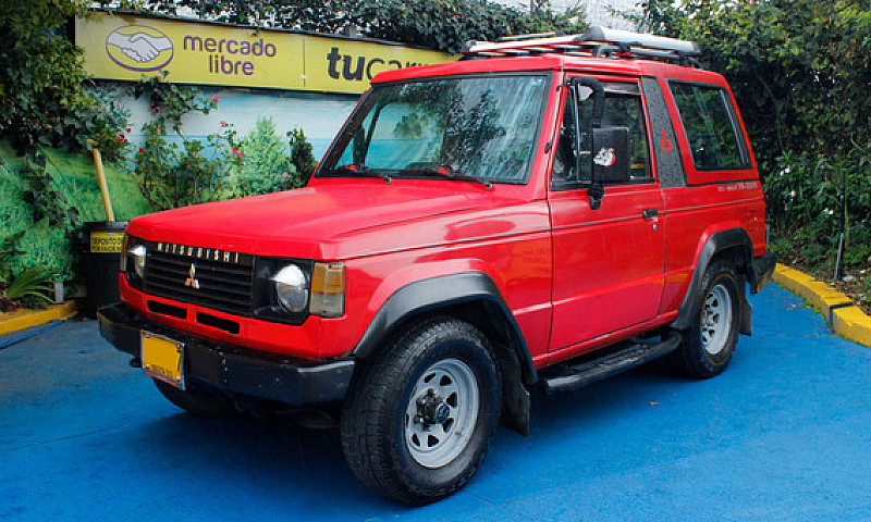 Mitsubishi Montero M...
