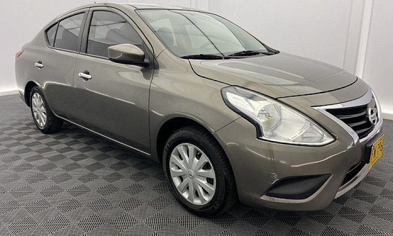 Nissan Versa 1.6 Adv...