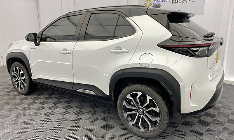 Toyota Yaris Cross 1...