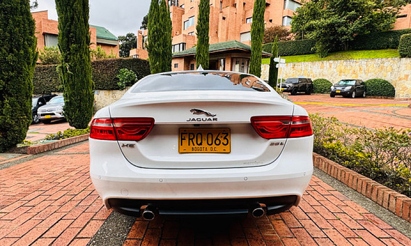 Jaguar Xe 2.0 Turbo...