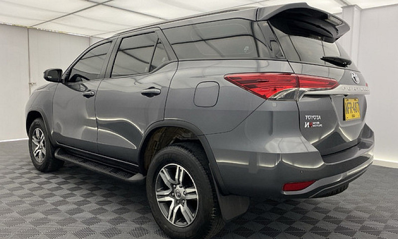 Toyota Fortuner 2.8L...