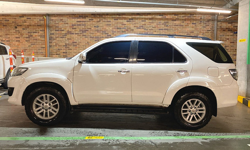 Toyota Fortuner 2.7L...