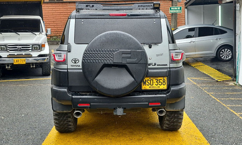 Toyota Fj Cruiser 4....