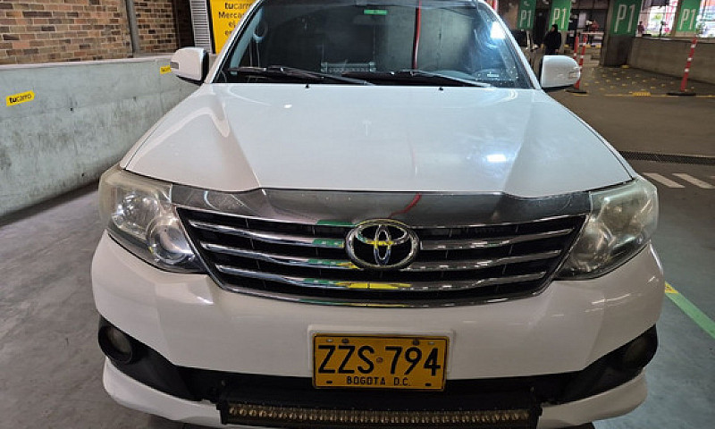 Toyota Fortuner 2.7...
