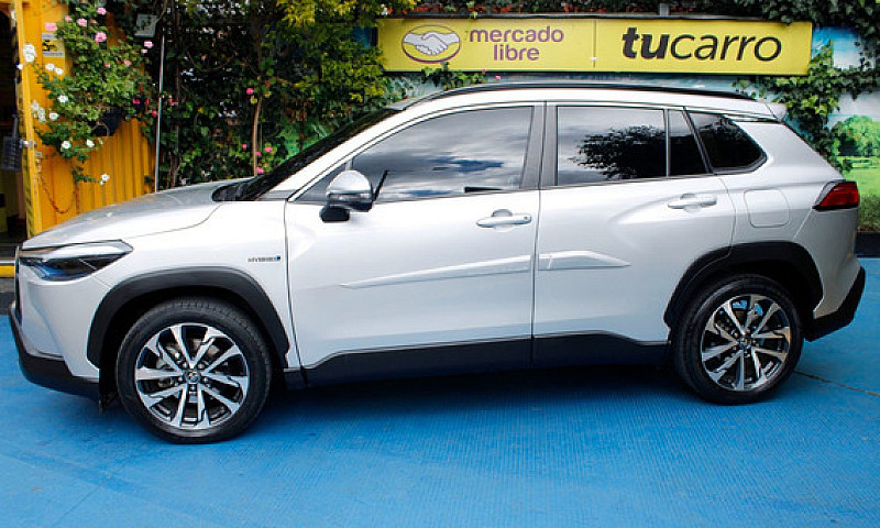 Toyota Corolla Cross...