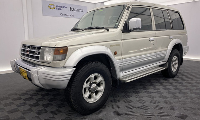 Mitsubishi Montero 3...