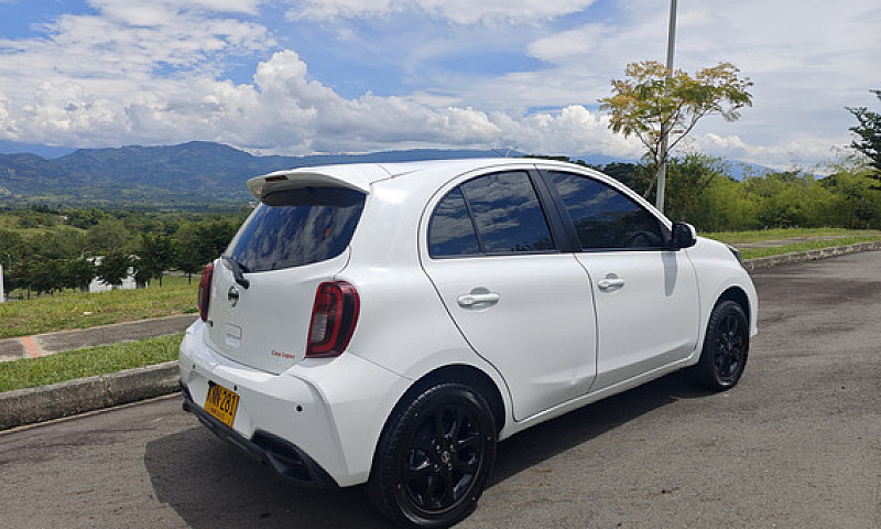 Nissan March 1.6 Adv...