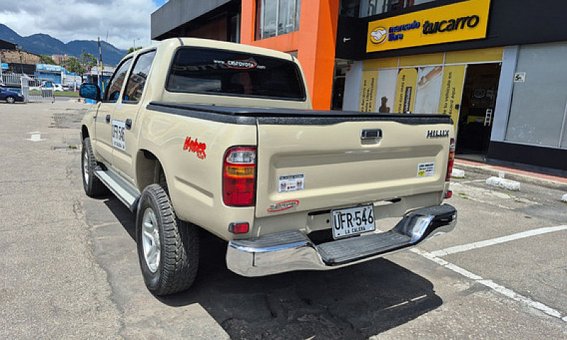 Toyota Hilux 2.4L...